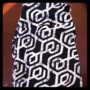 LuLaRoe OS Leggings - Black & White Pattern